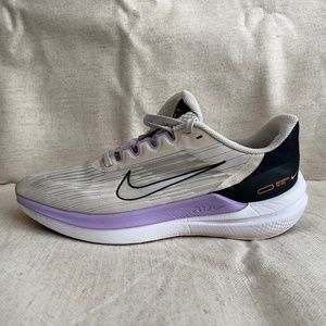 NIKE Winflo Size 8.5
